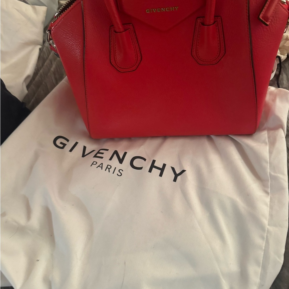 Givenchy - Picture 2 of 10
